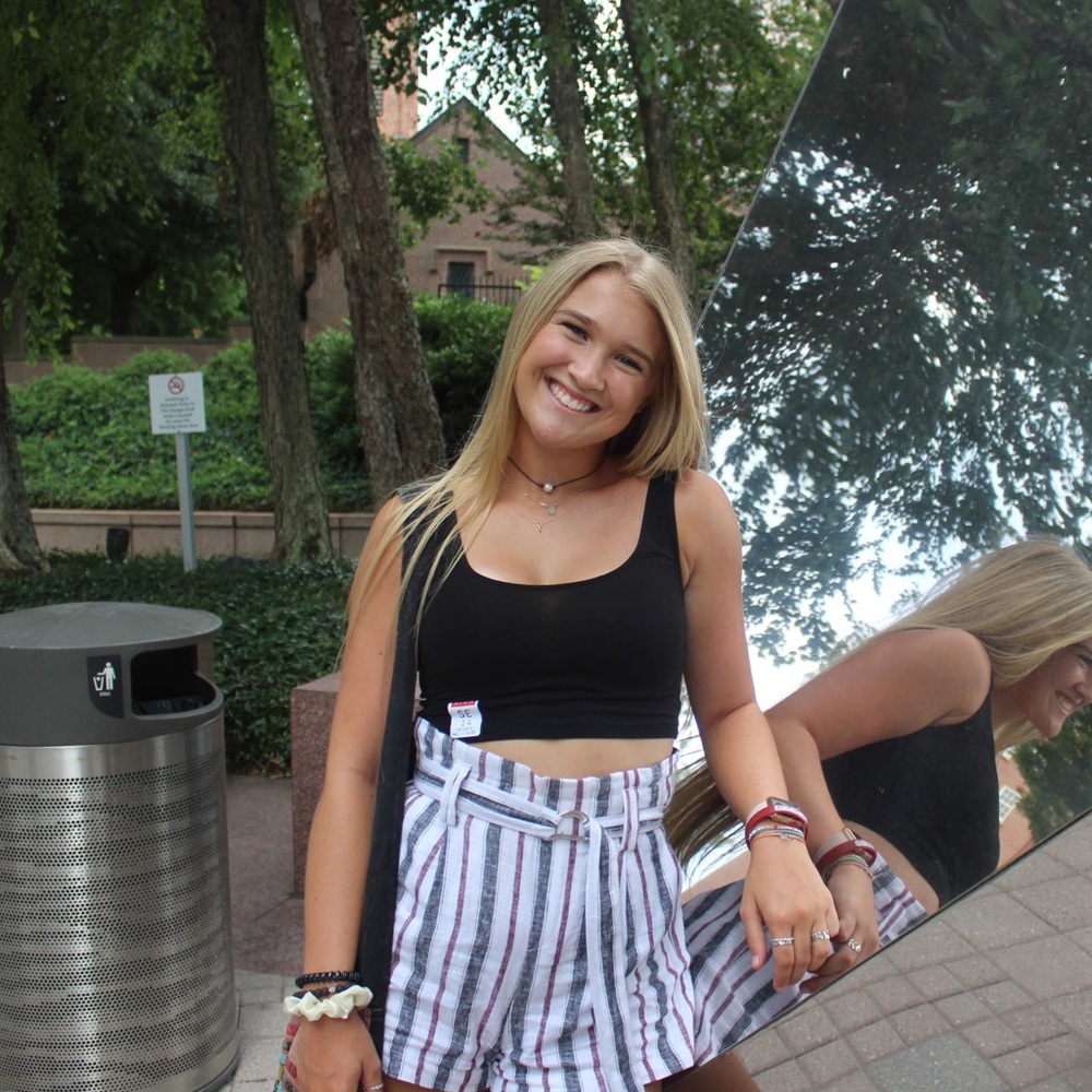 Meet your Posher, Lauren